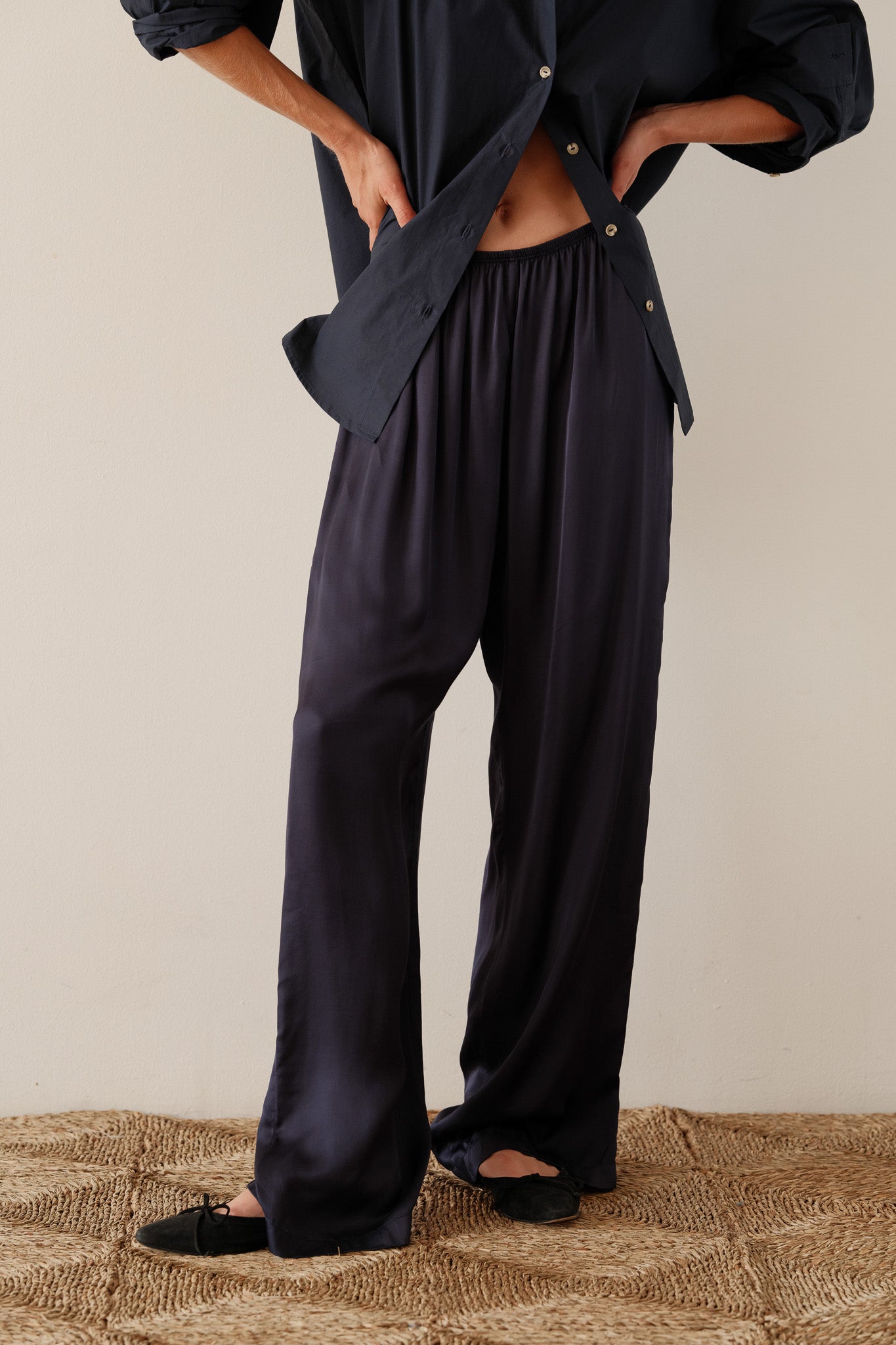 The Silky Simple Pant Navy