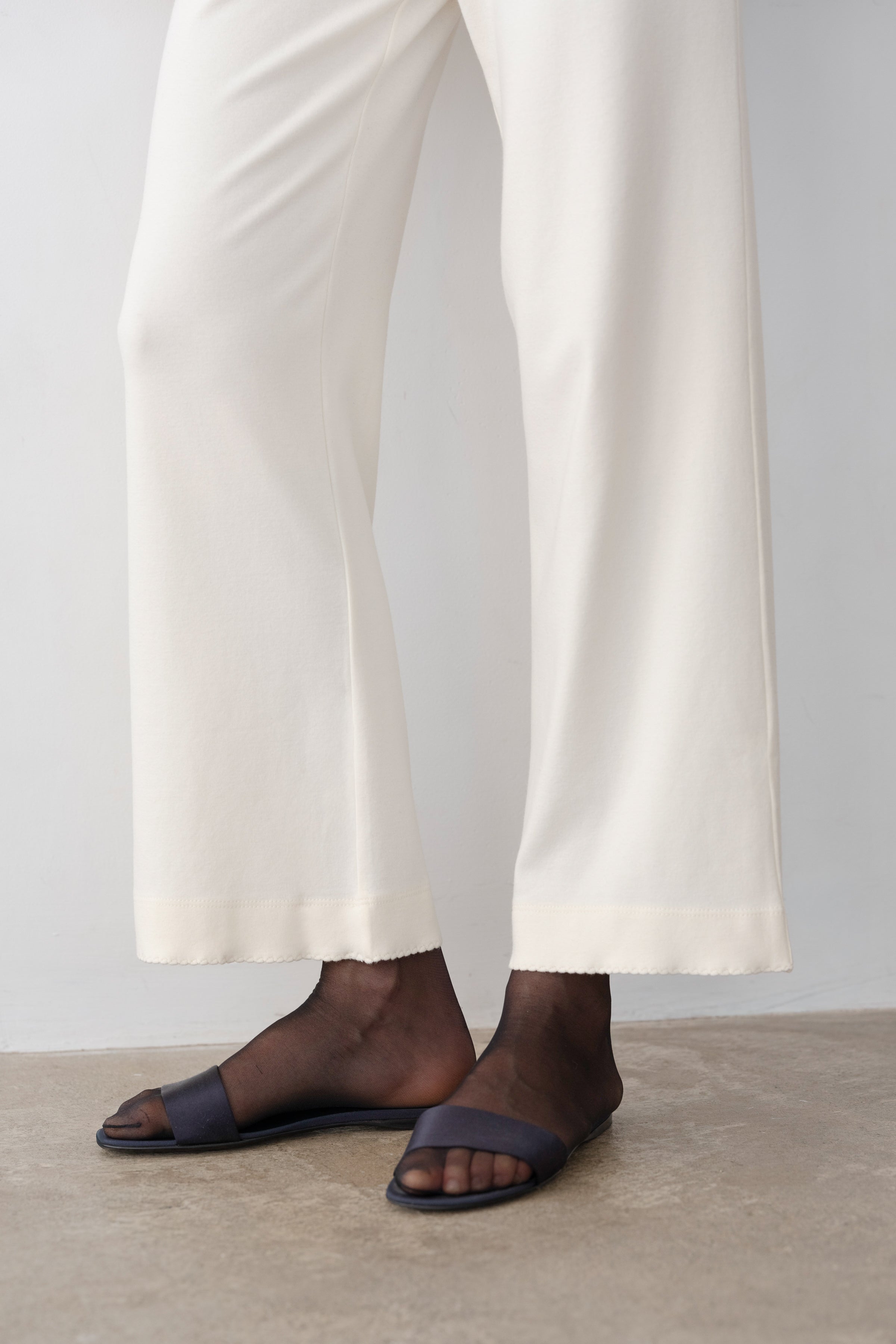 The Baby Rib Scallop Pant