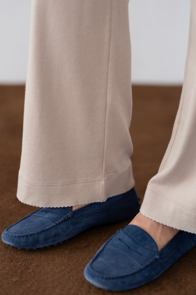 The Baby Rib Scallop Contrast Pant