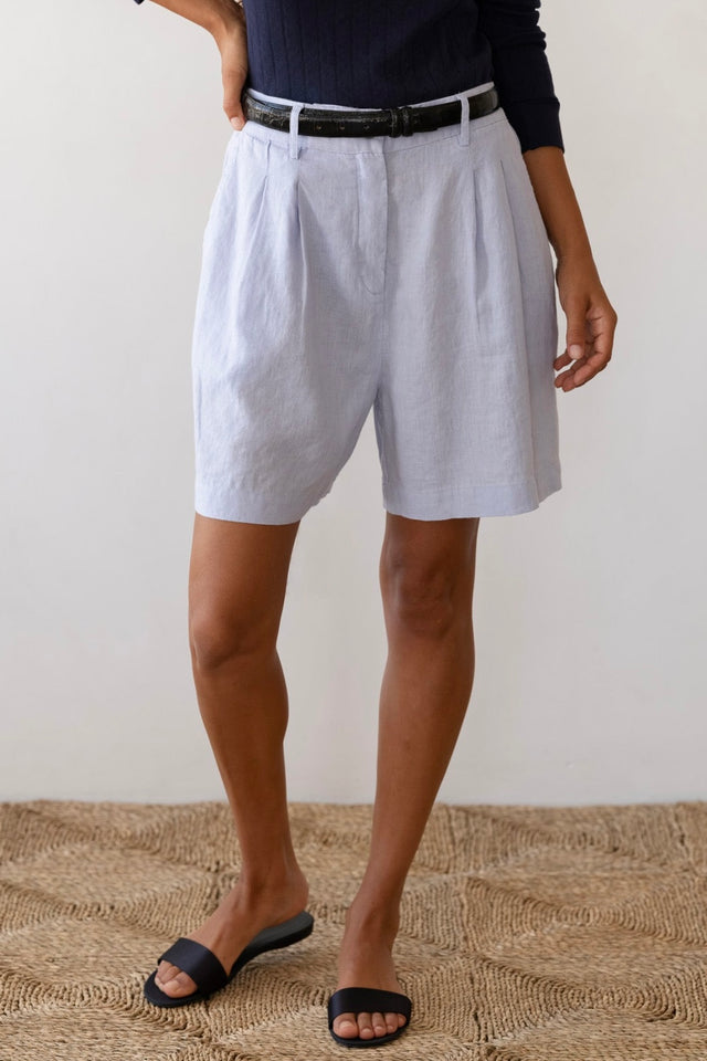 The Linen Pleated Short