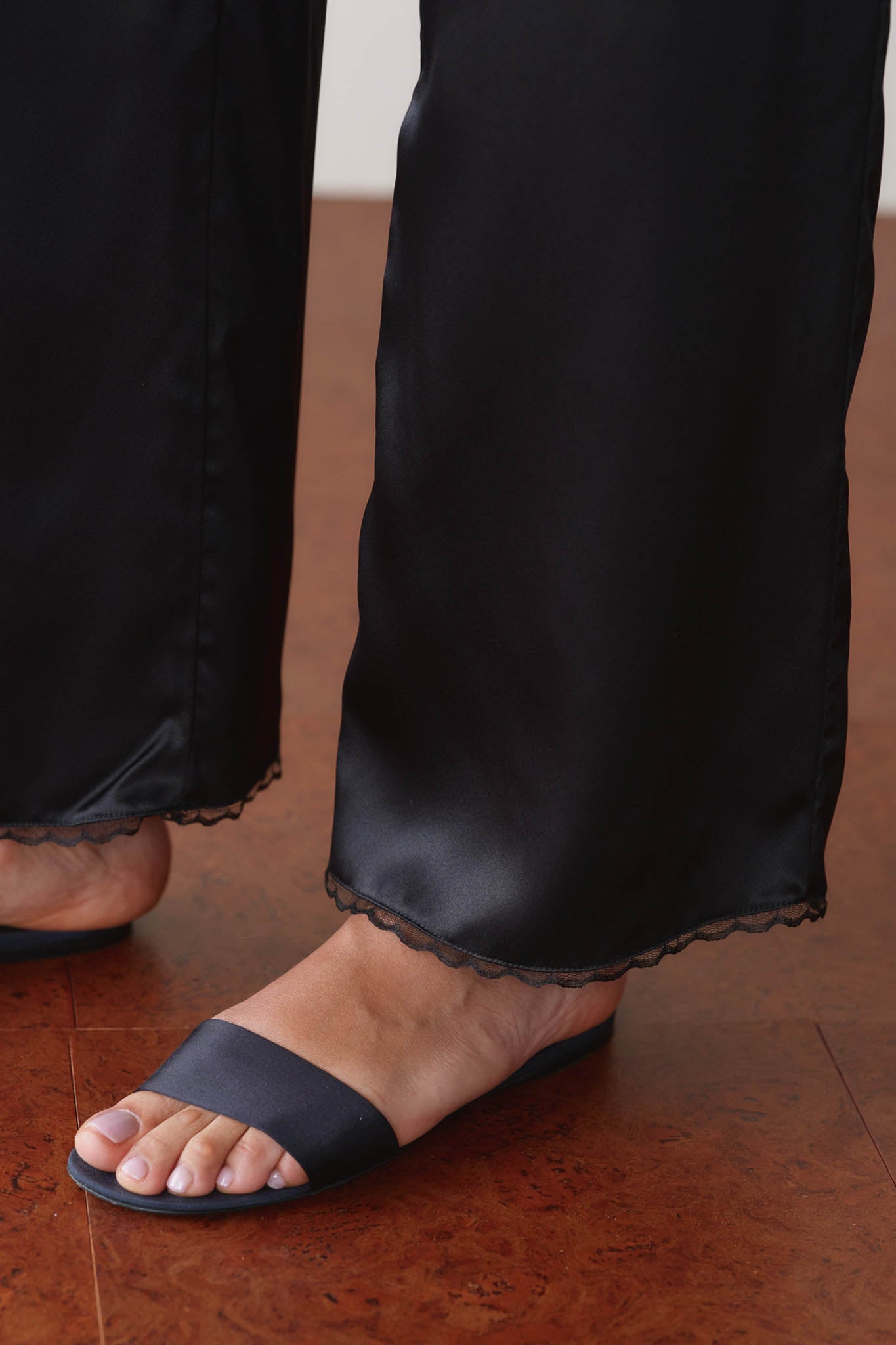 The Silk Lace Simple Pant