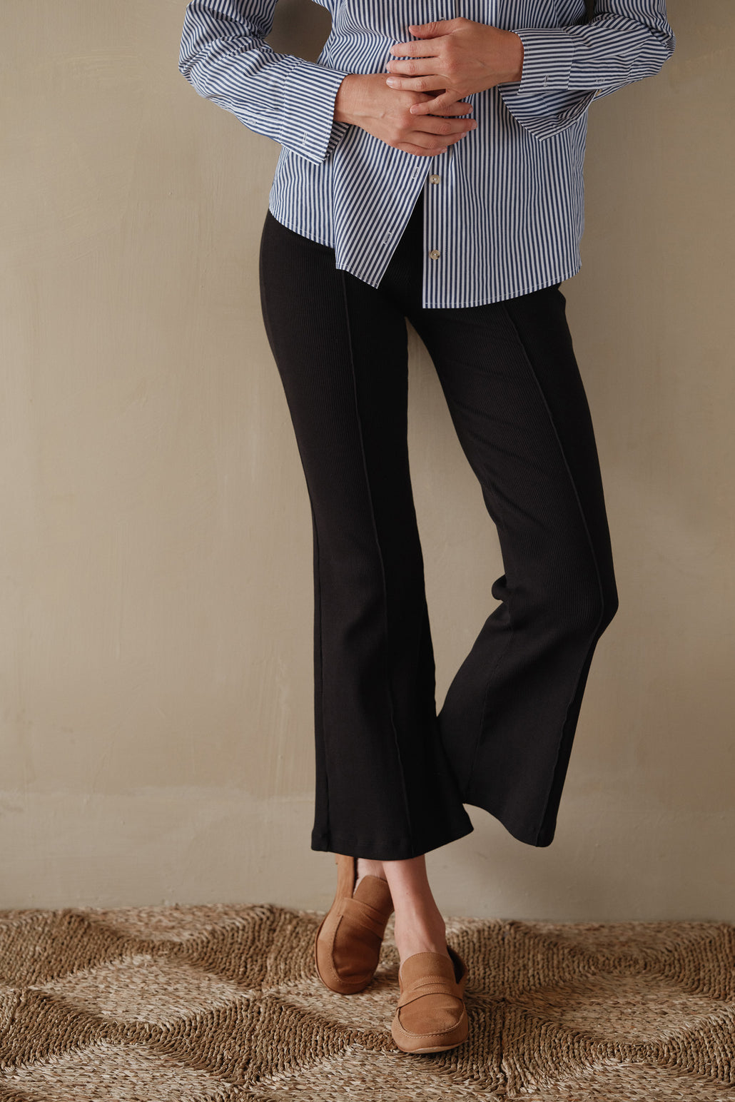 Pieces cropped kick flare pants in black